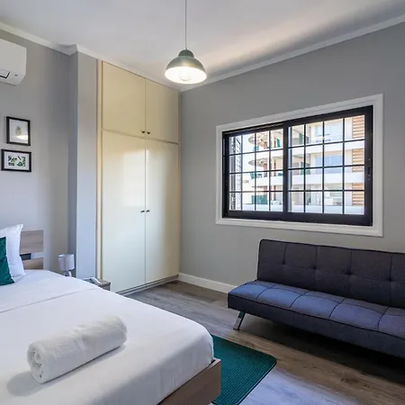 Peale's 2-br & Balcony In Mackenzie *