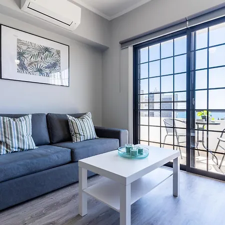 Peale's 2-br & Balcony In Mackenzie *