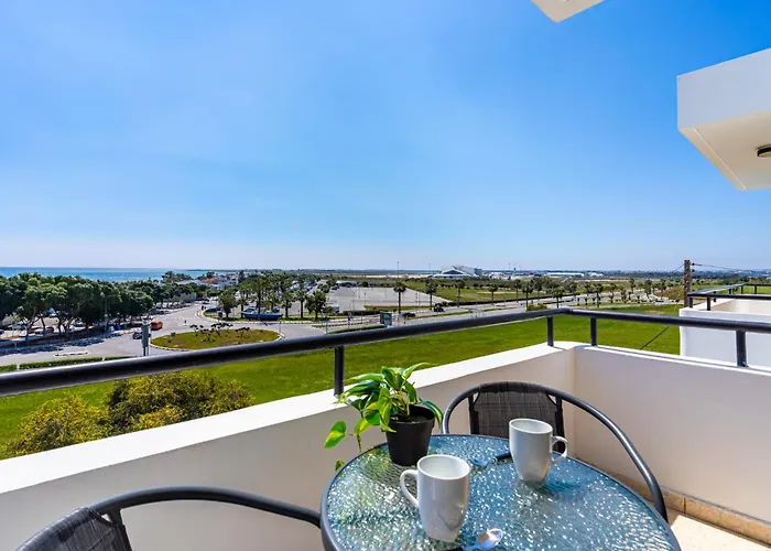 Appartamento Peale's 2-br & Balcony In Mackenzie Larnaca