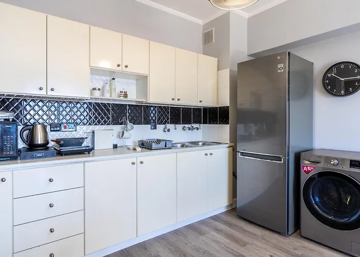 Peale's 2-br & Balcony In Mackenzie Appartement