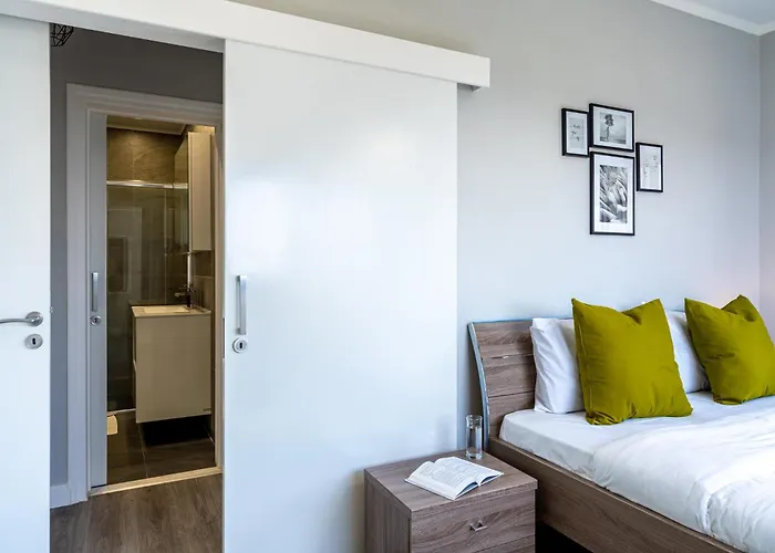 Peale's 2-br & Balcony In Mackenzie Appartamento Larnaca