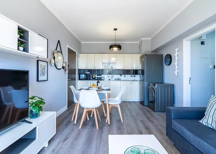 Peale's 2-br & Balcony In Mackenzie Appartement