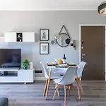 Lejlighed Peale's 2-br & Balcony In Mackenzie *