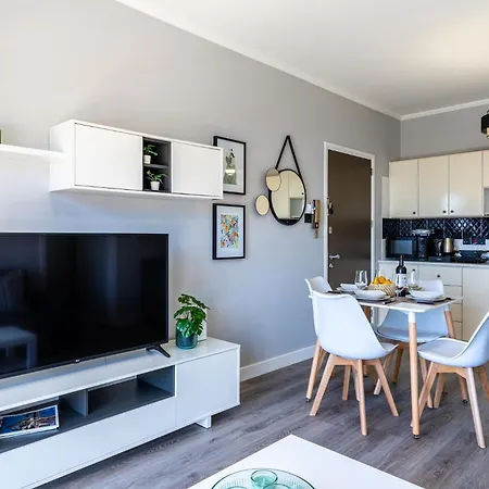 Peale's 2-br Apt&balcony In Mackenzie
