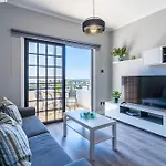 Peale's 2-br & Balcony In Mackenzie 아파트 라르나카