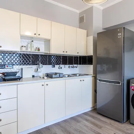 Peale's 2-br & Balcony In Mackenzie 아파트
