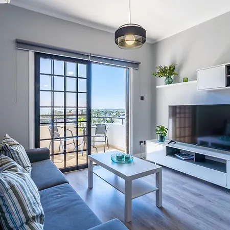 Peale's 2-br & Balcony In Mackenzie Appartamento Larnaca